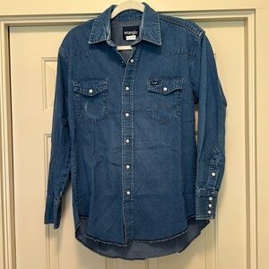 Wrangler pearl snap denim shirt size medium